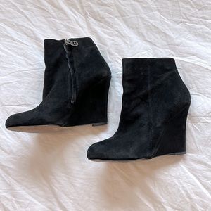 Sam Edelman Wilma ankle bootie in black suede. Size 8